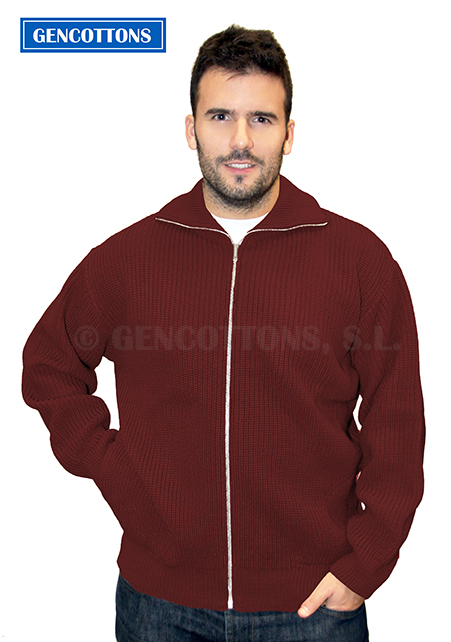 Chaqueta unisex gruesa de manga larga con cremallera entera y dos bolsillos laterales. Cuello denominado "cisne con cremallera" o " Vespa" en canalé 1x1. 
