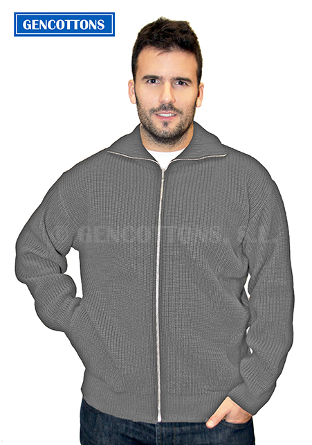 Chaqueta unisex gruesa de manga larga con cremallera entera y dos bolsillos laterales. Cuello denominado "cisne con cremallera" o " Vespa" en canalé 1x1. 